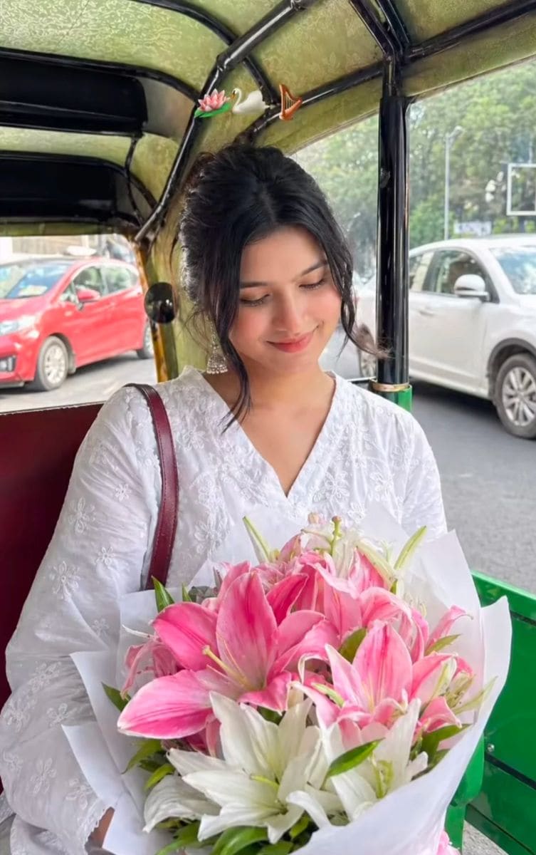 Girl with Flowers AI Prompt — Gemini prompt 1